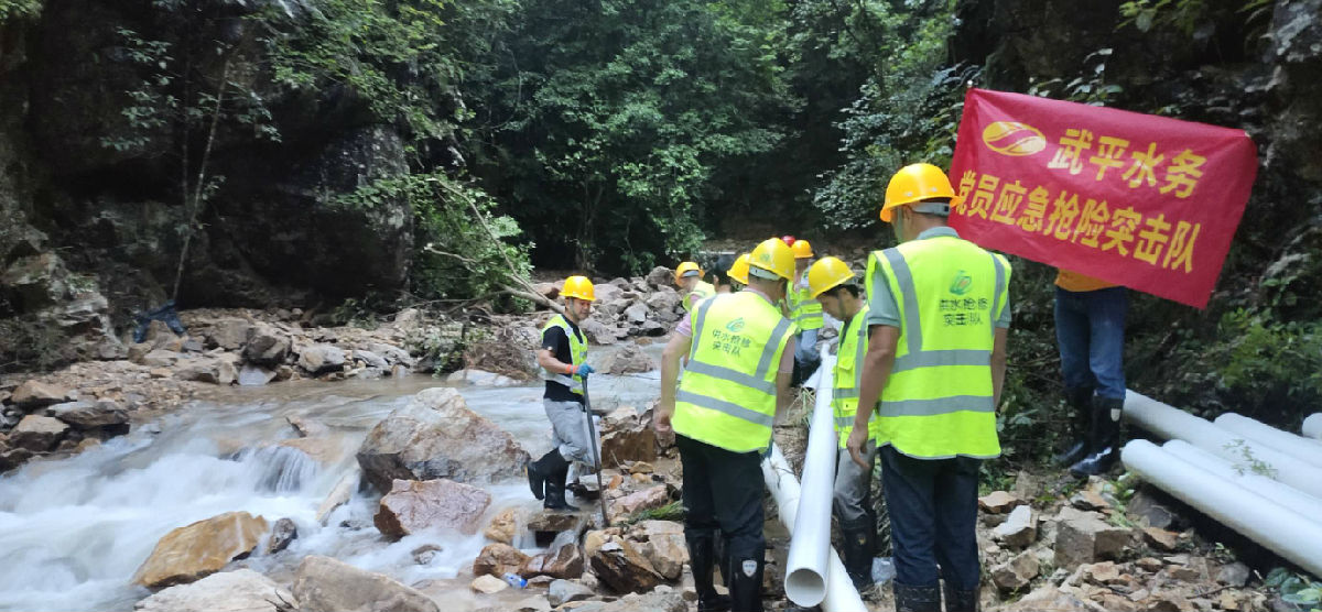 6 党员应急抢险突击队.jpg